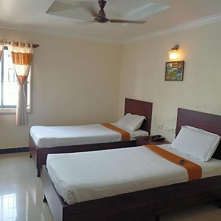 Sky Park Hotels Tiruppur Zewnętrze zdjęcie